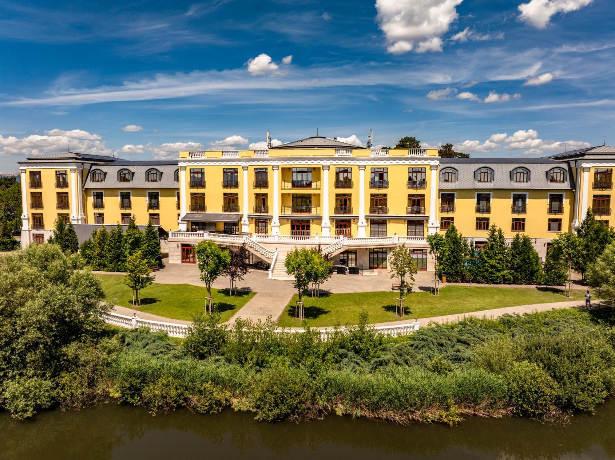 Hotel Golden Palace Göd Zewnętrze zdjęcie