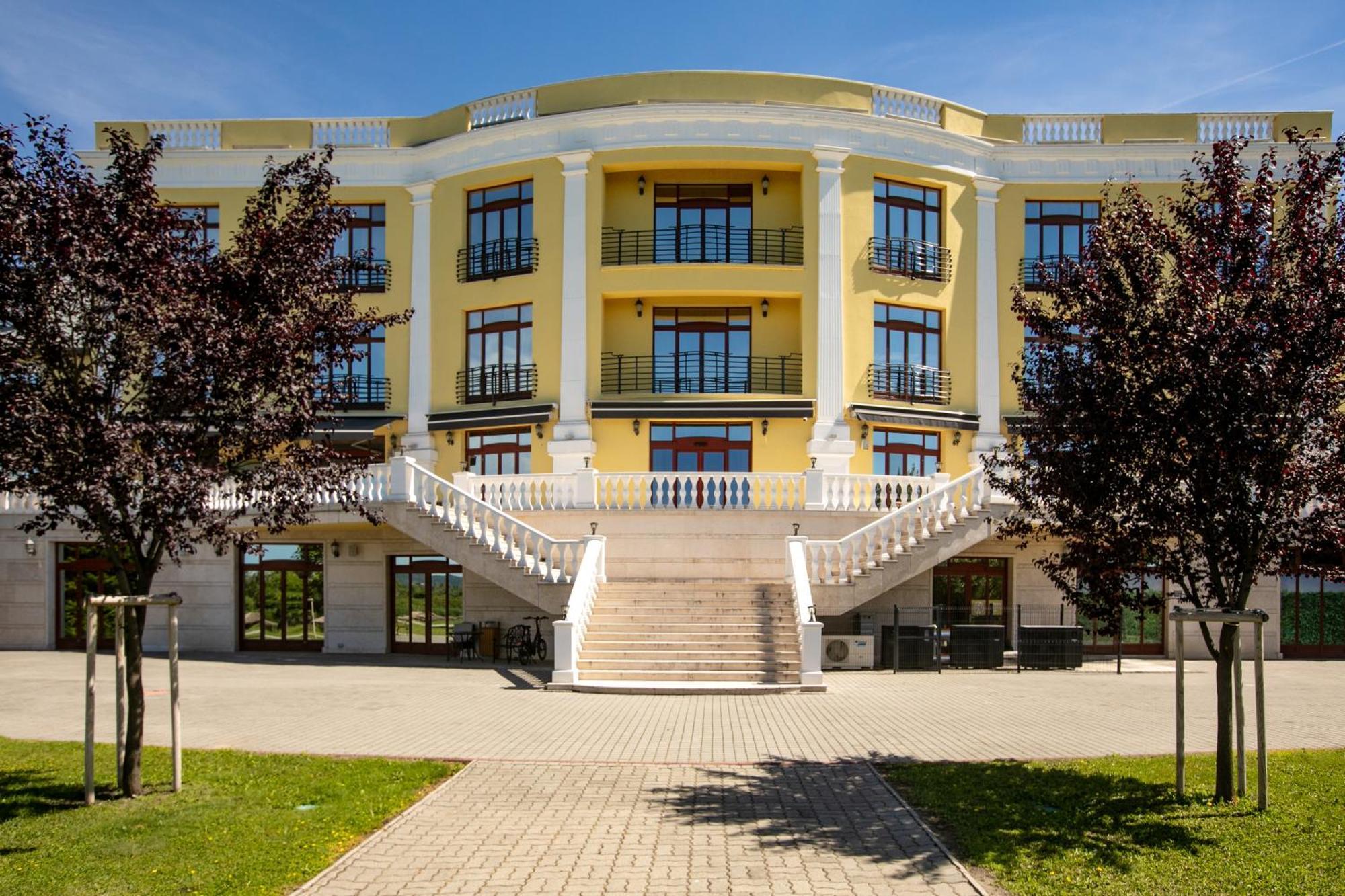 Hotel Golden Palace Göd Zewnętrze zdjęcie