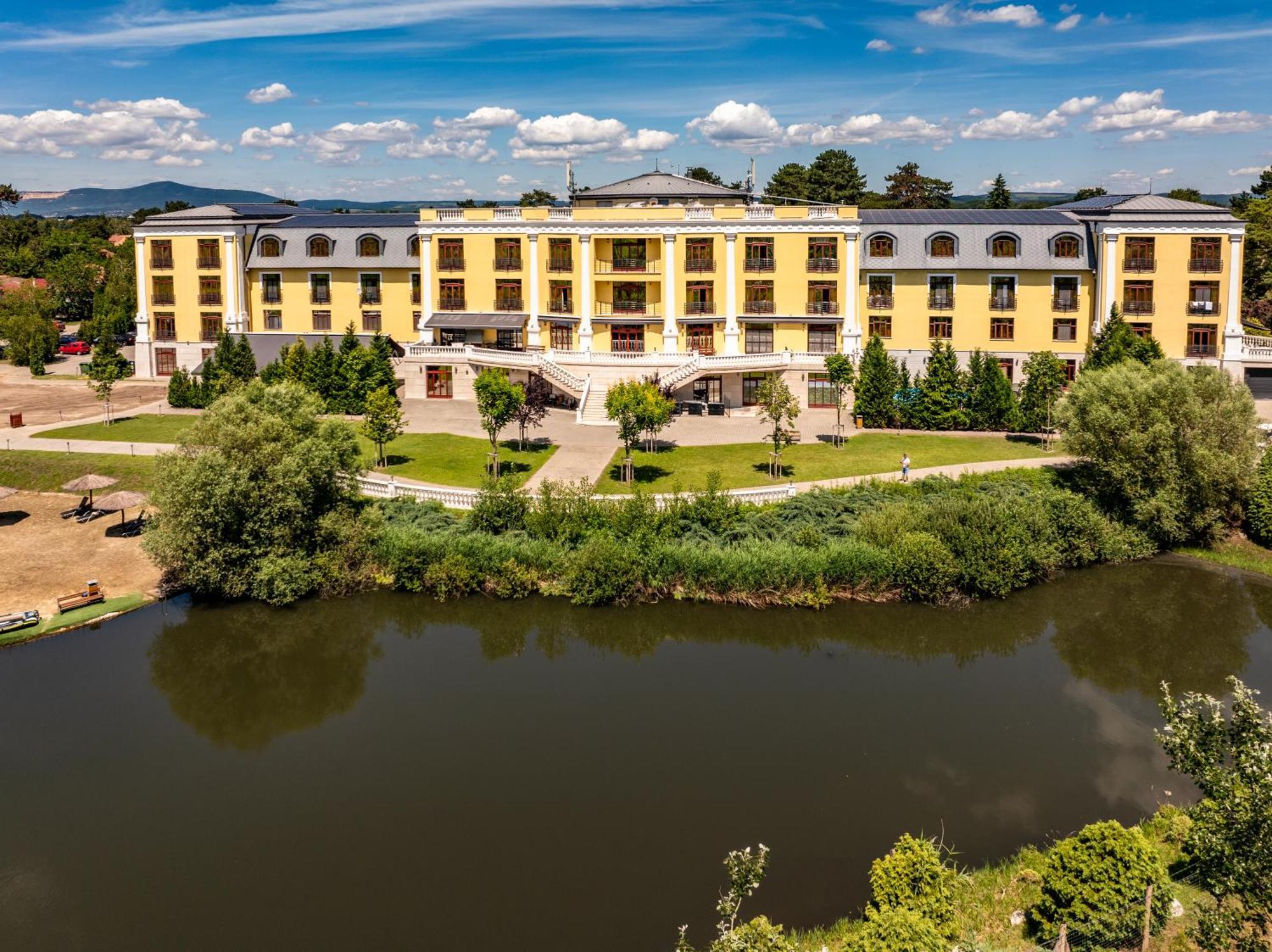 Hotel Golden Palace Göd Zewnętrze zdjęcie