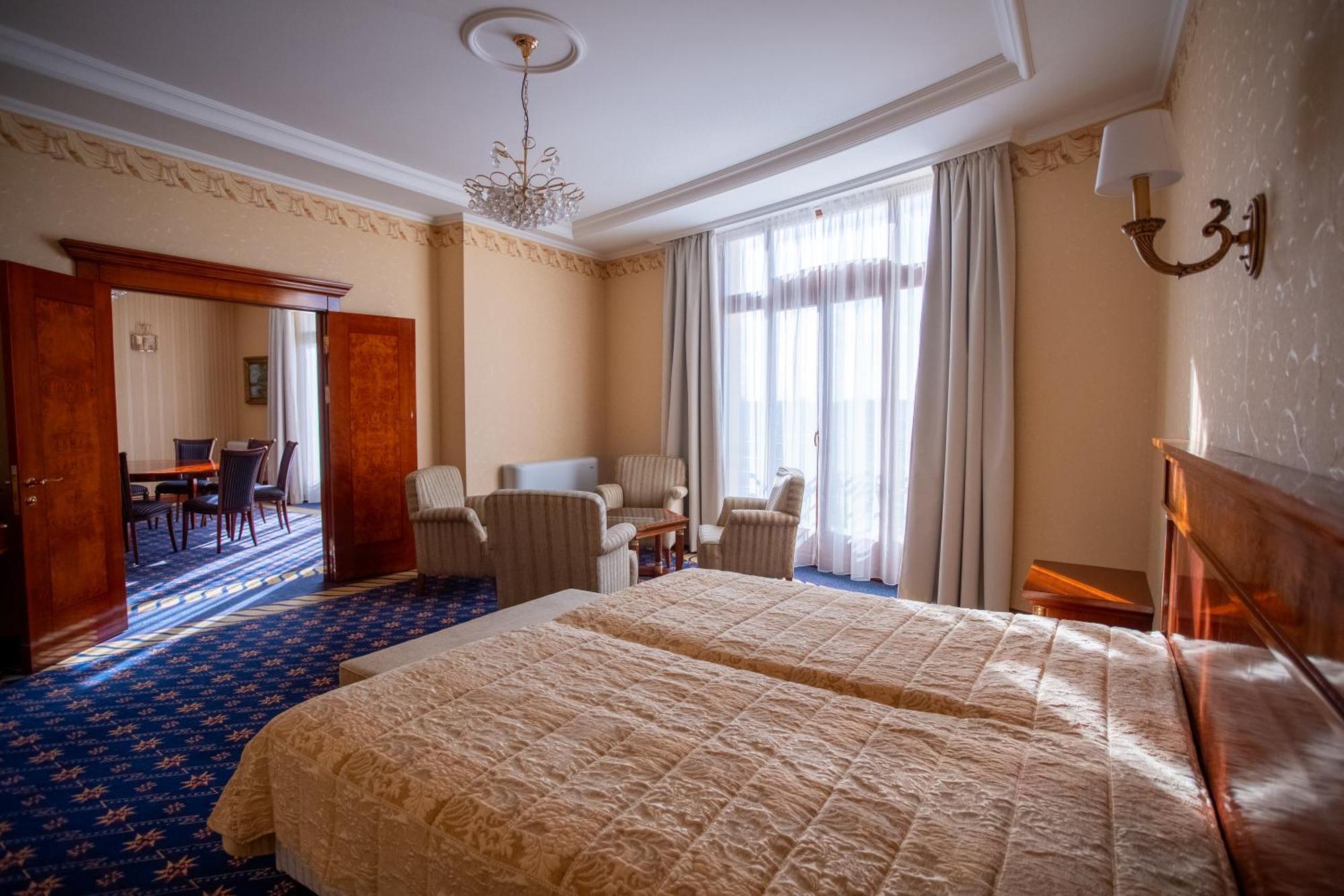 Hotel Golden Palace Göd Zewnętrze zdjęcie